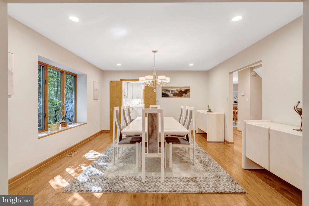 8000 WOODLAND HILLS LANE
