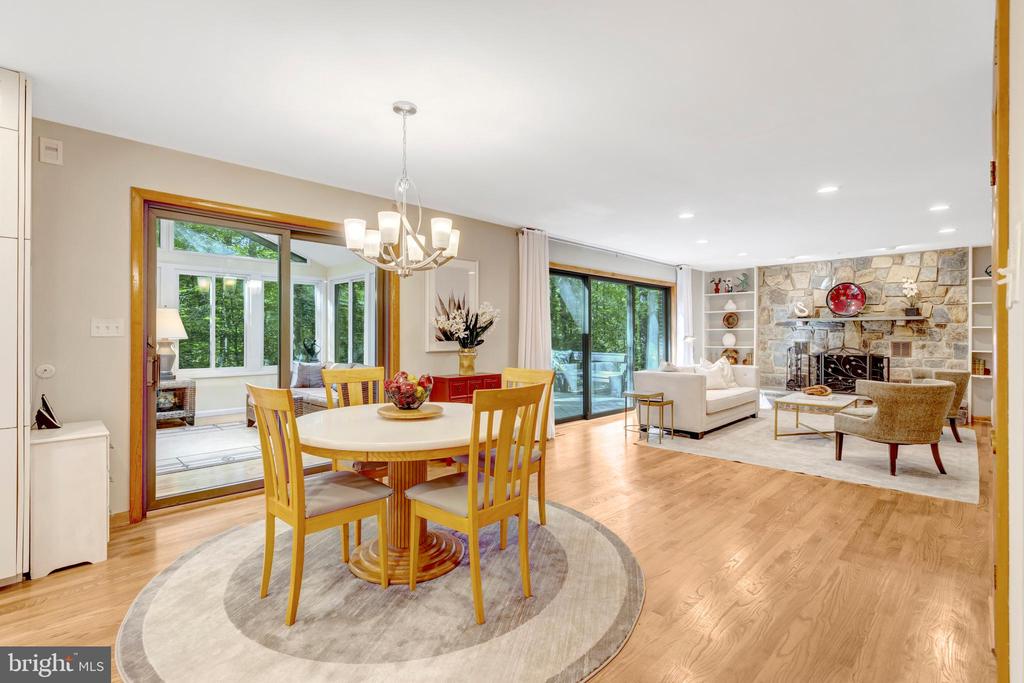 8000 WOODLAND HILLS LANE