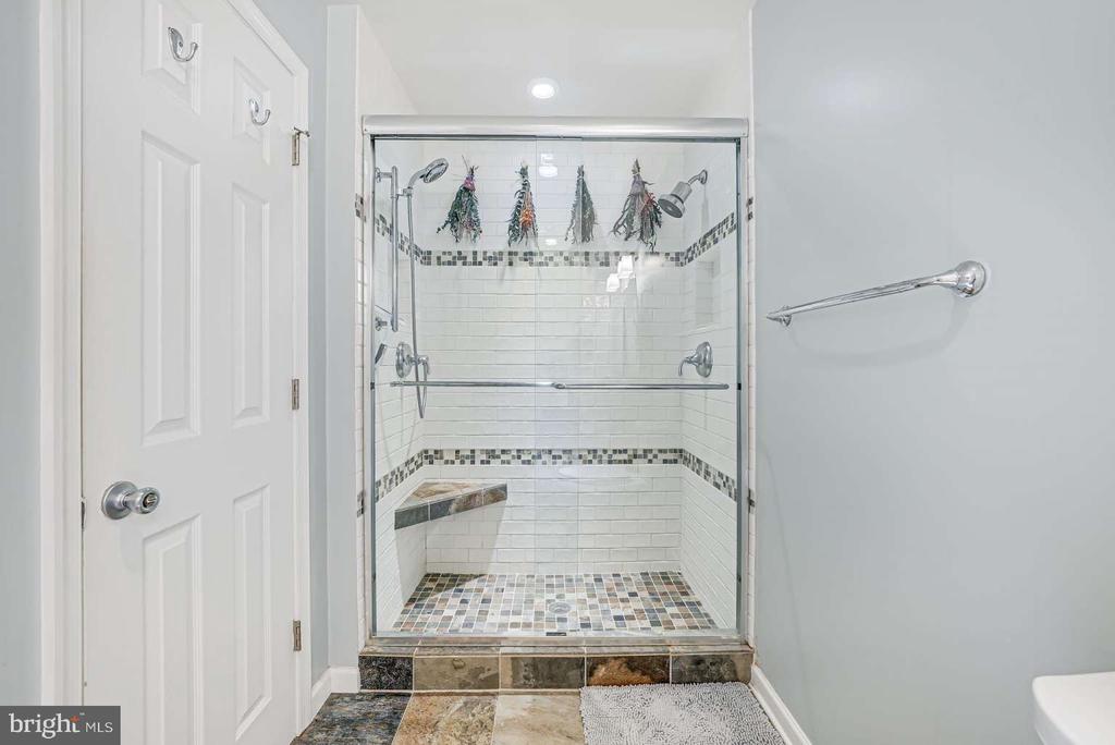 7740 WILLOW POINT DRIVE 7740