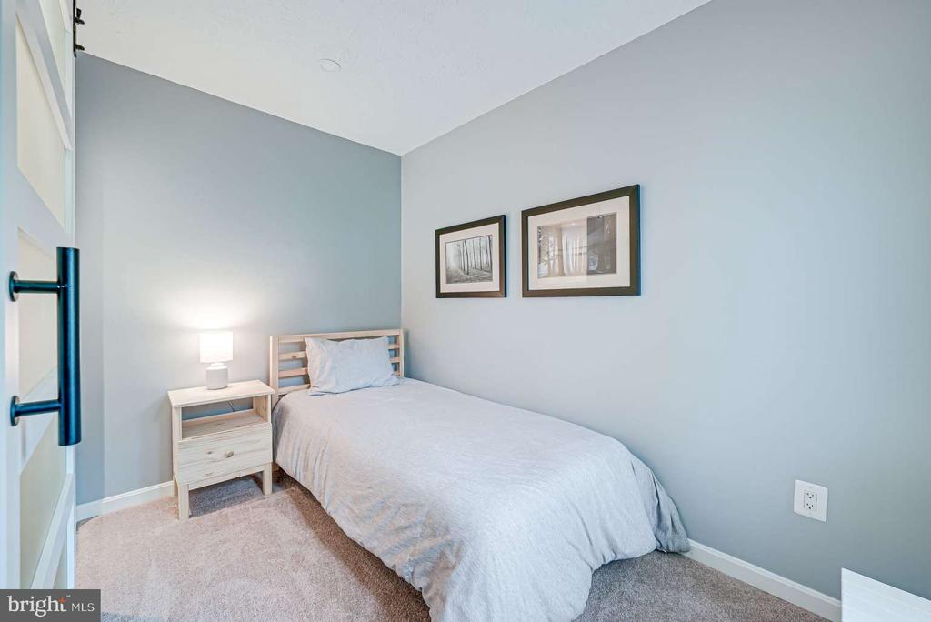 7740 WILLOW POINT DRIVE 7740