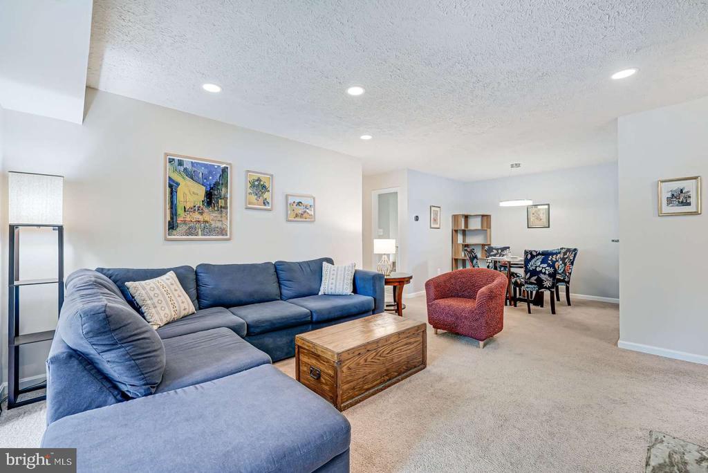 7740 WILLOW POINT DRIVE 7740
