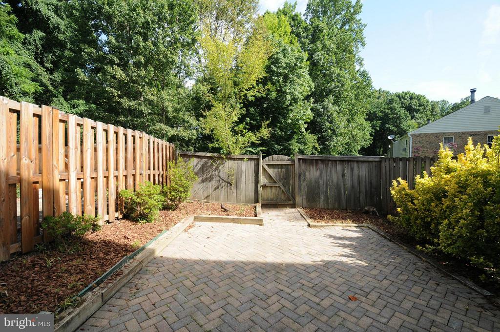 6026 HEATHWICK COURT
