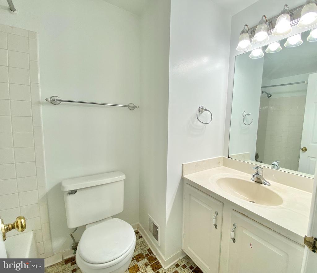 6026 HEATHWICK COURT