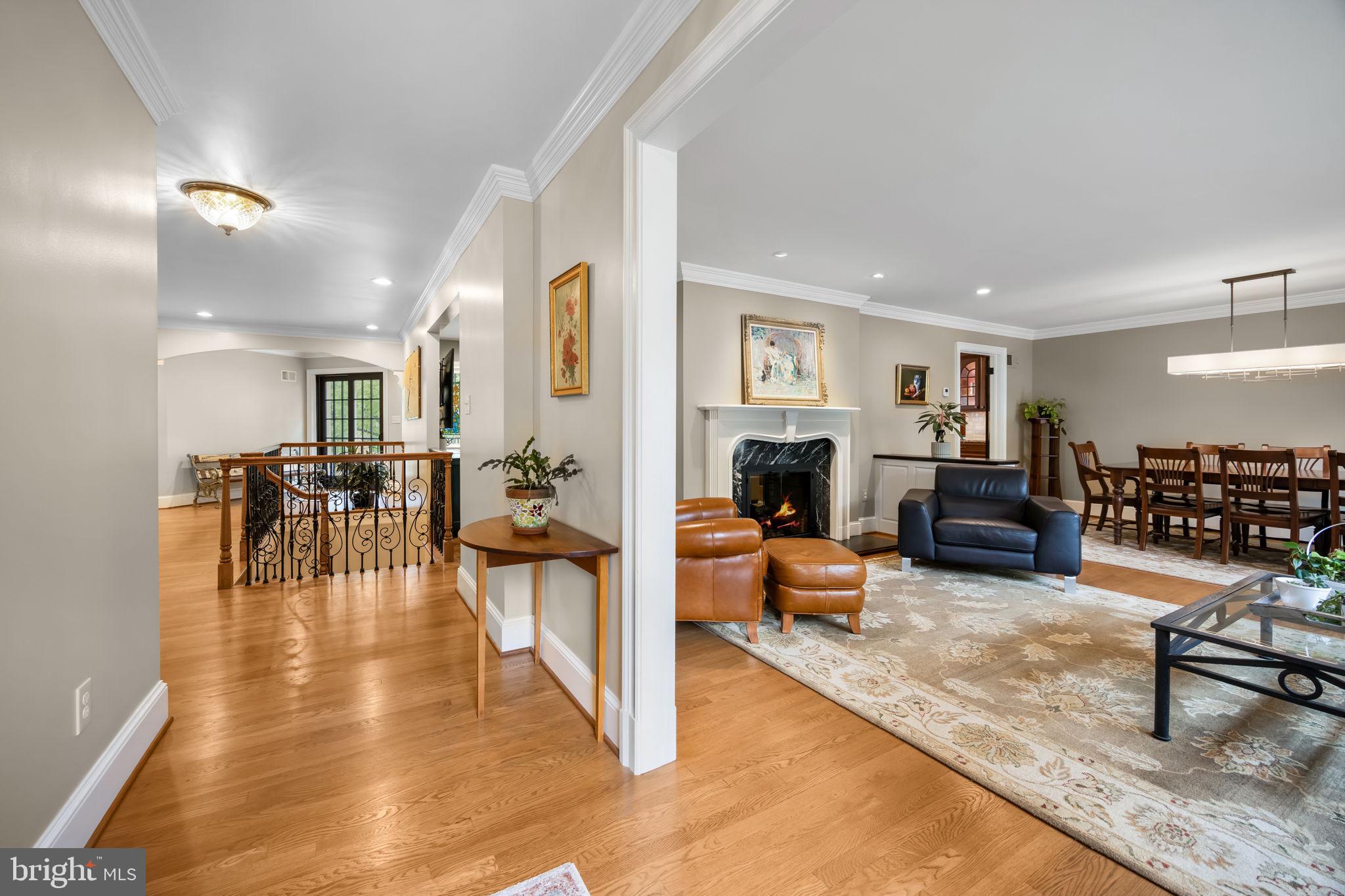 3227 VALLEY LANE