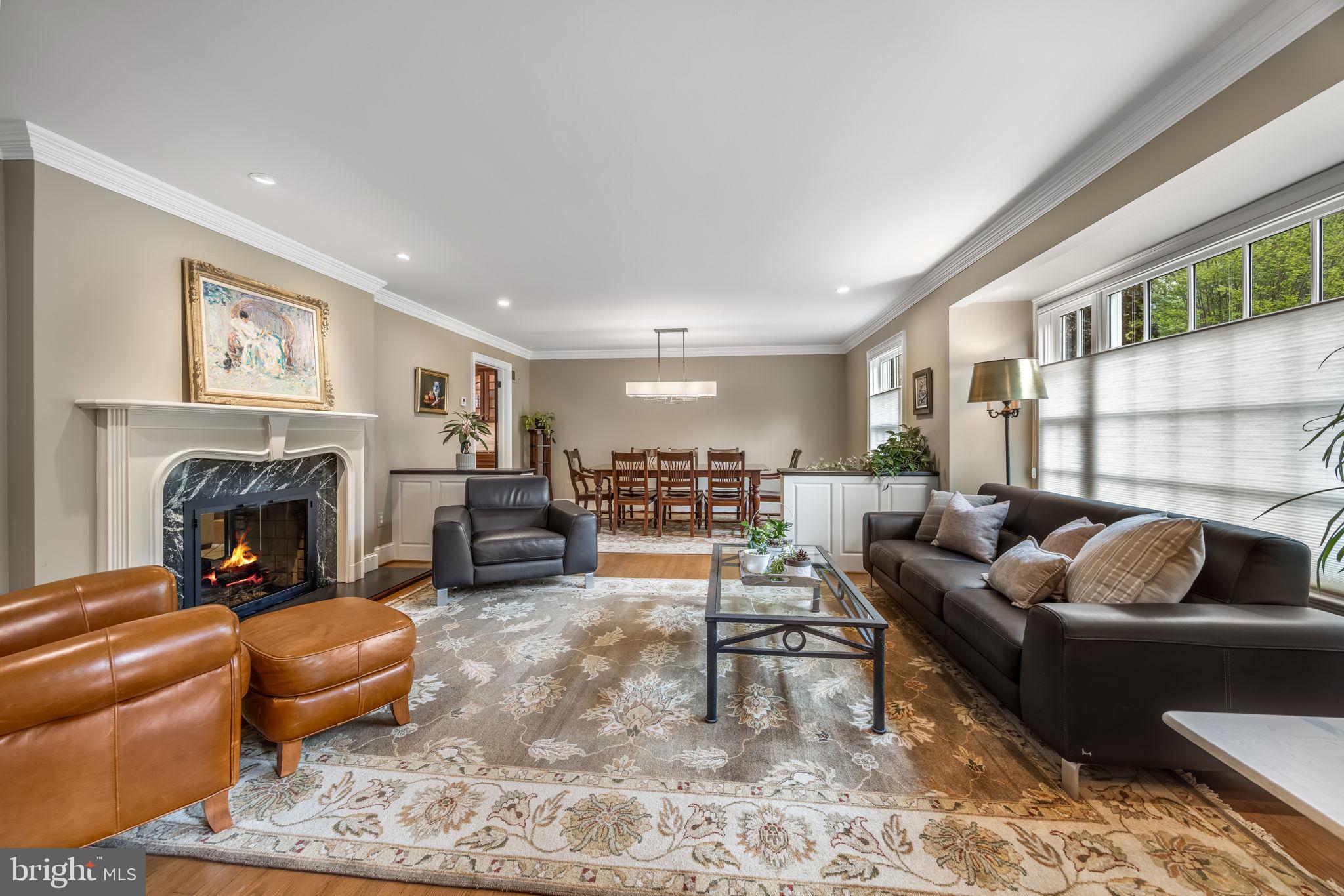 3227 VALLEY LANE