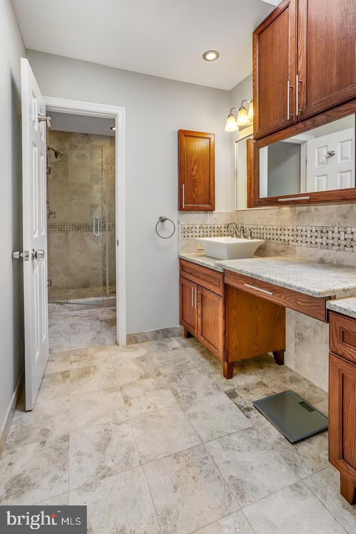 931 WELHAM GREEN ROAD