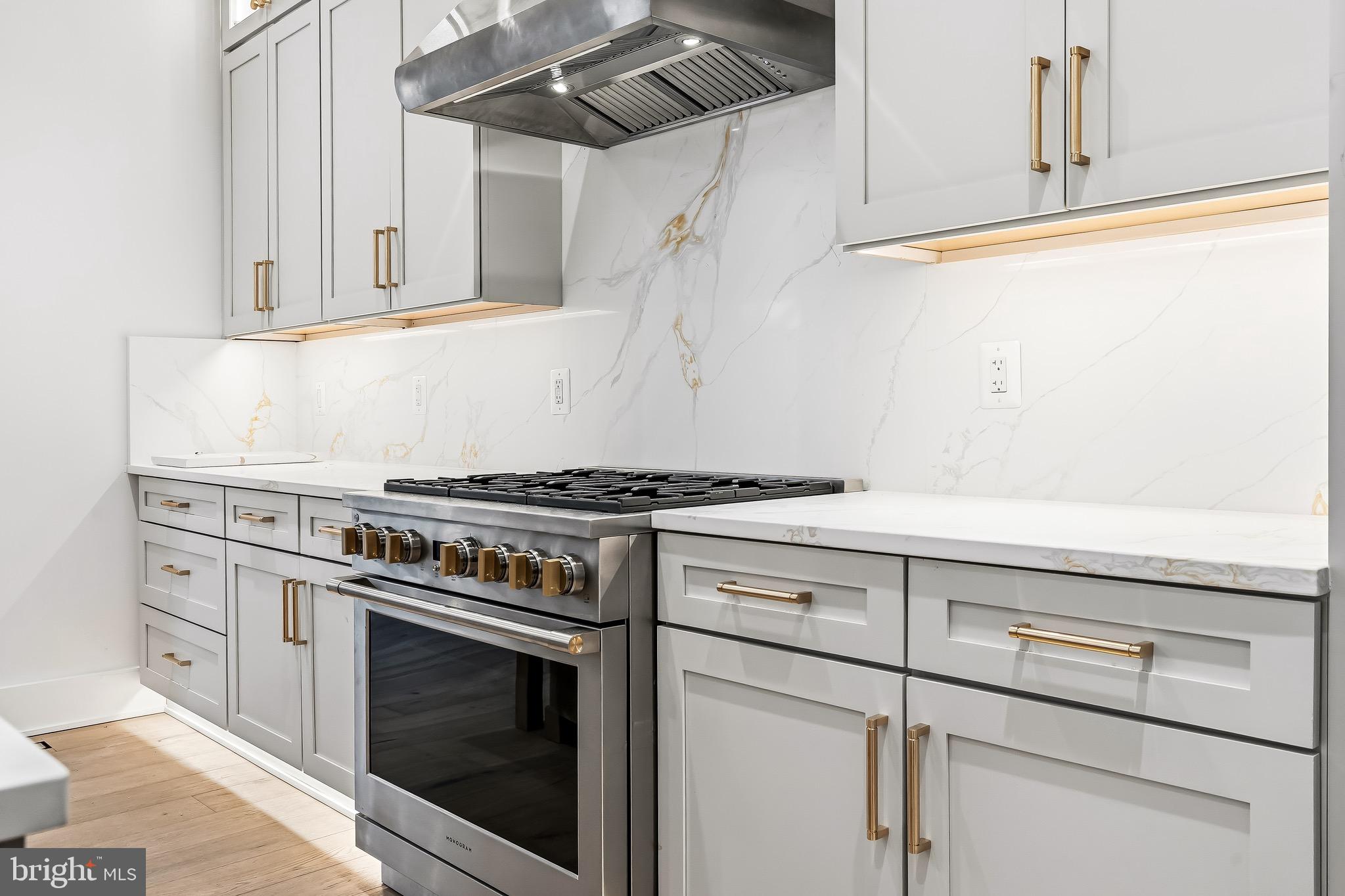 604 TAPAWINGO ROAD SW