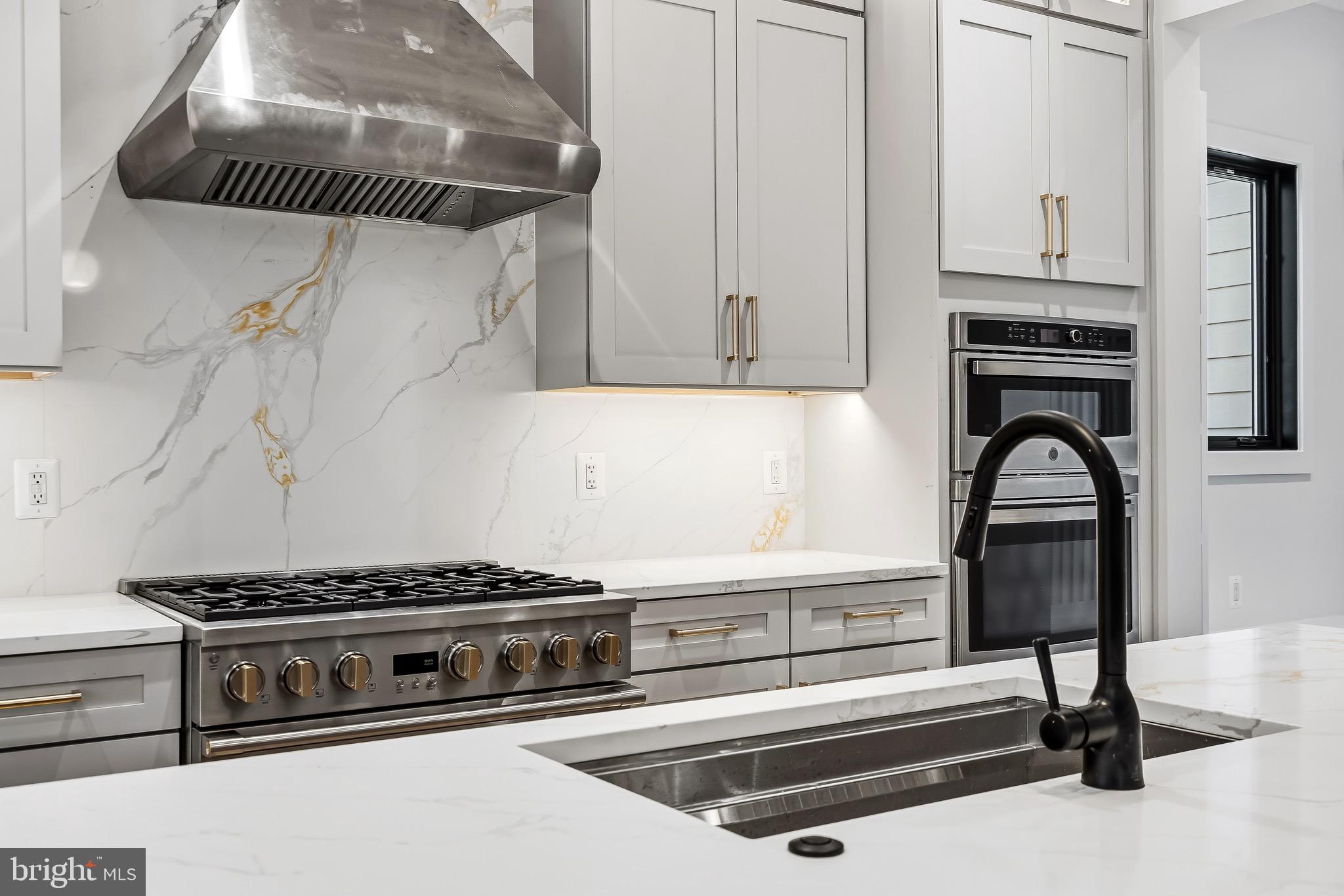 604 TAPAWINGO ROAD SW