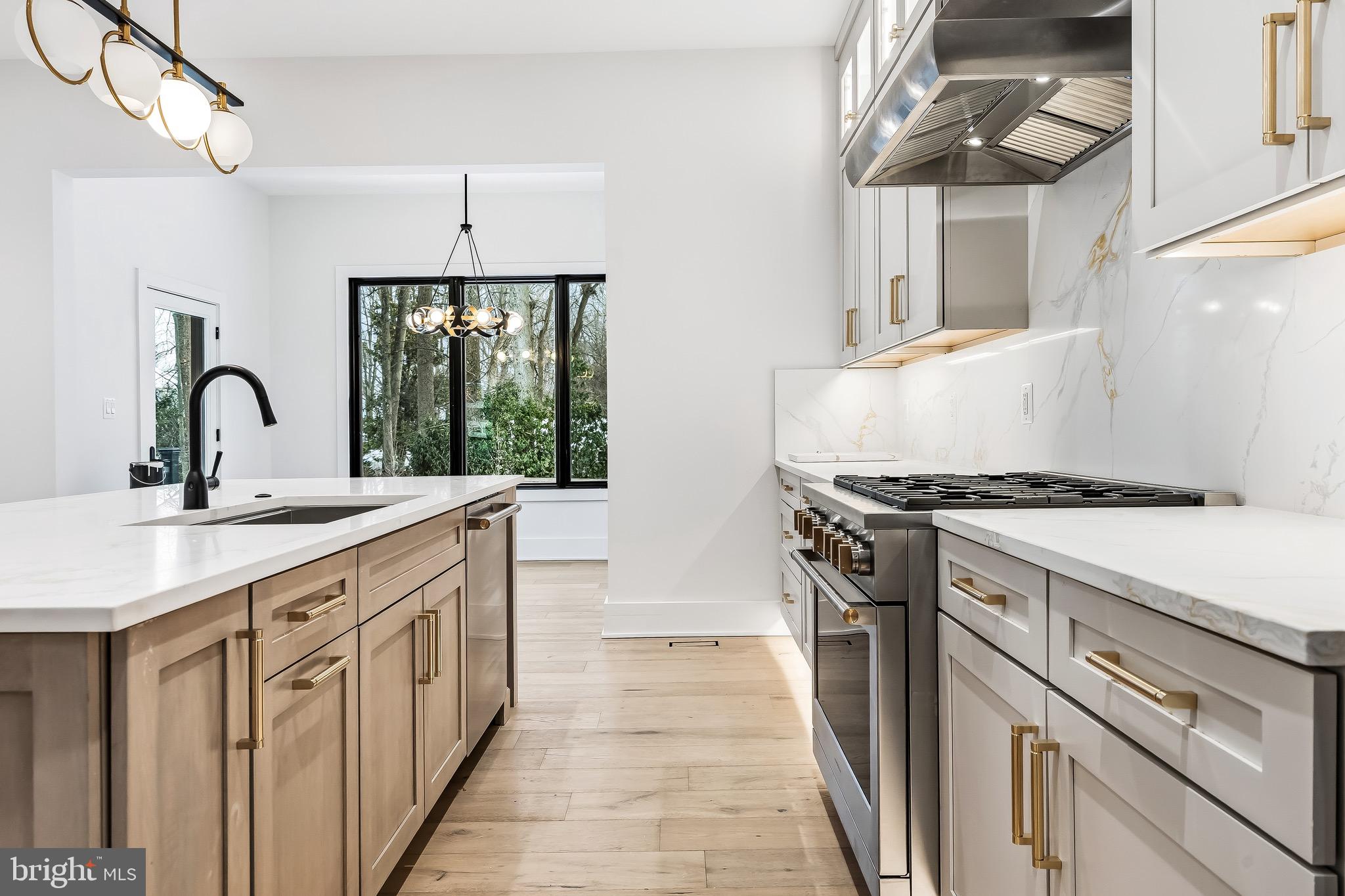 604 TAPAWINGO ROAD SW