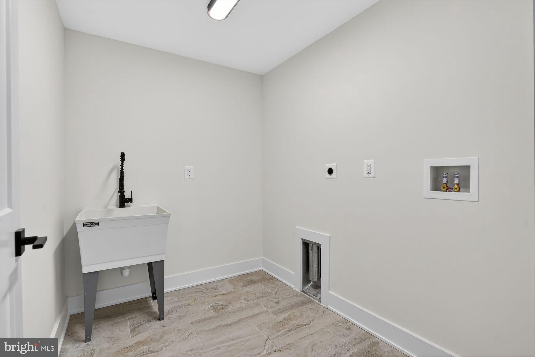 604 TAPAWINGO ROAD SW