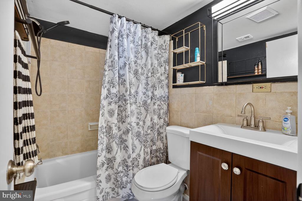 4927 AMERICANA DRIVE 205