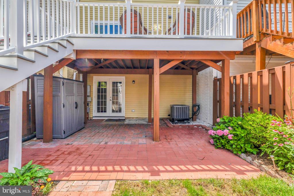 7658 WOLFORD WAY