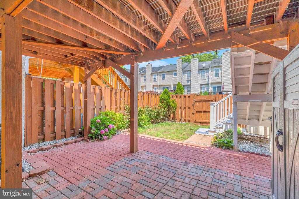 7658 WOLFORD WAY