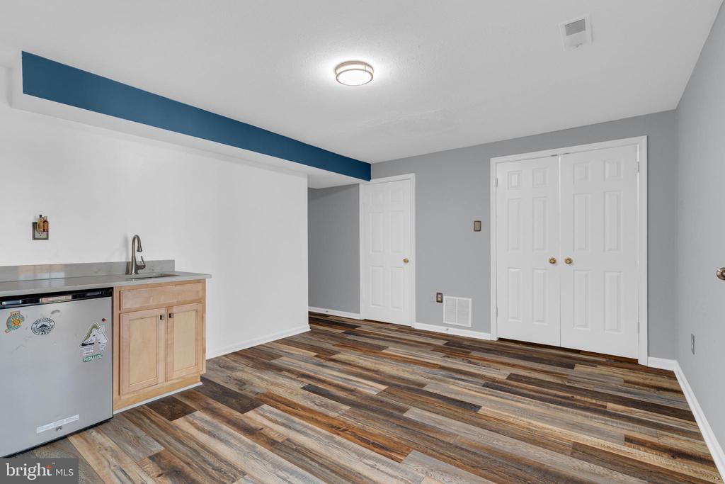 7658 WOLFORD WAY