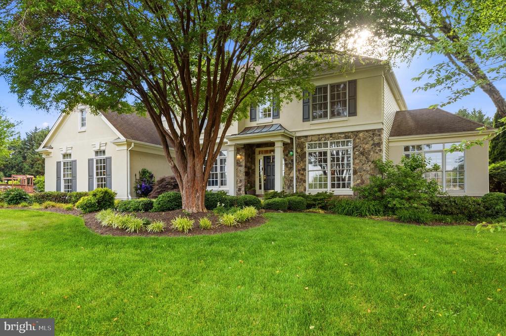 8206 GREENTREE MANOR LANE