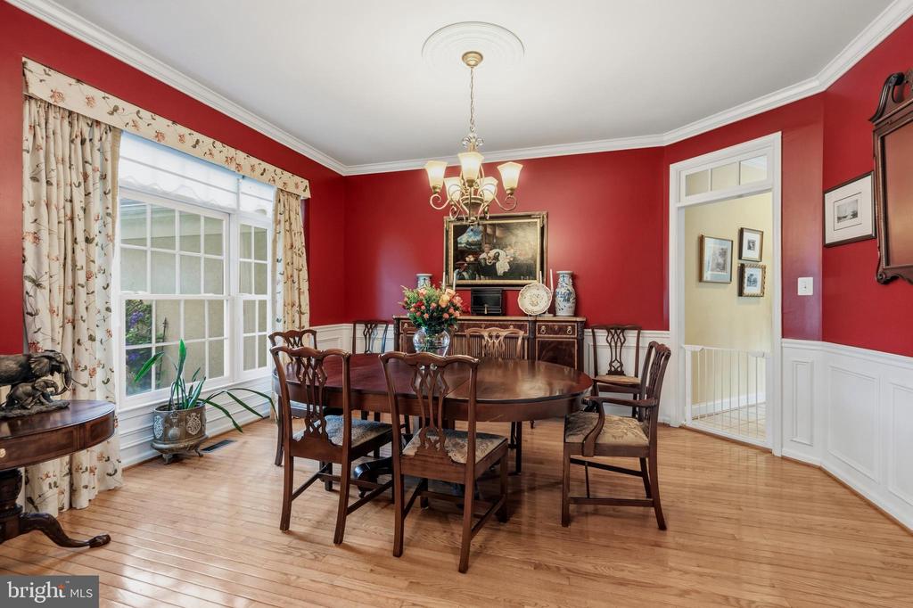 8206 GREENTREE MANOR LANE