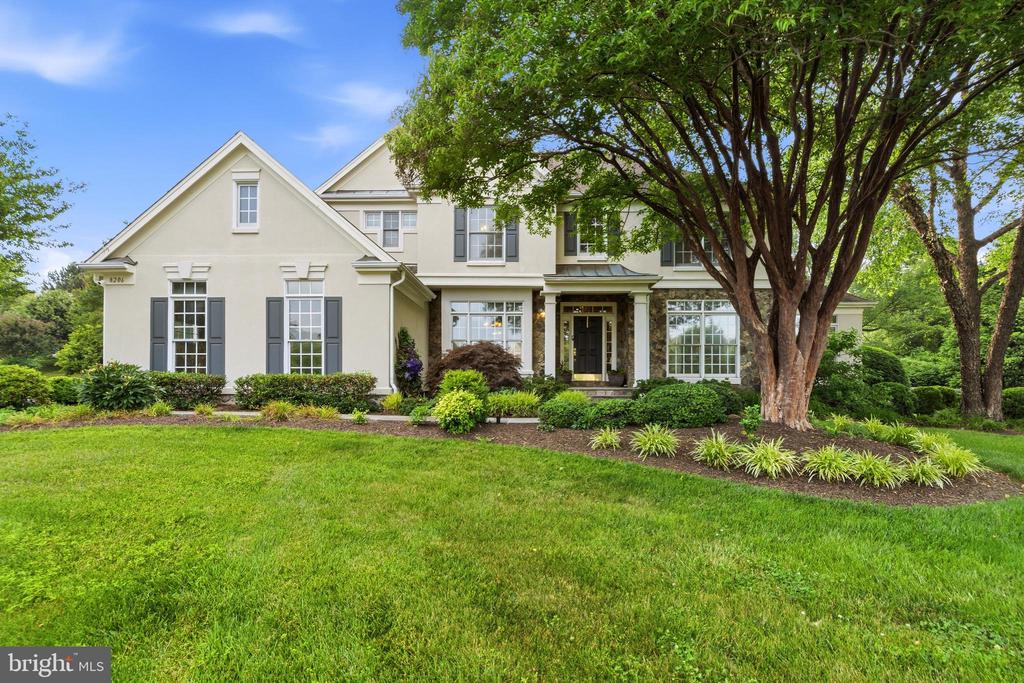8206 GREENTREE MANOR LANE