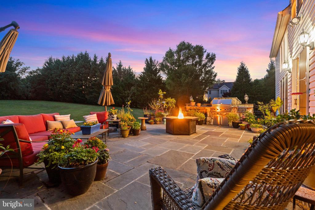 8206 GREENTREE MANOR LANE