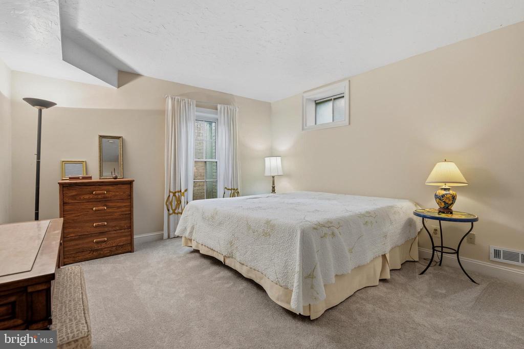 8206 GREENTREE MANOR LANE