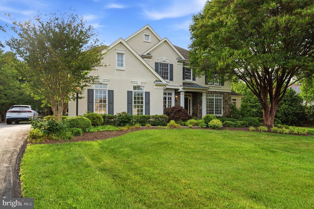 8206 GREENTREE MANOR LANE