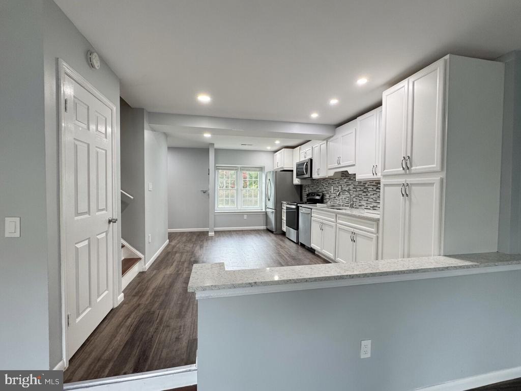 5817 BURKE MANOR COURT