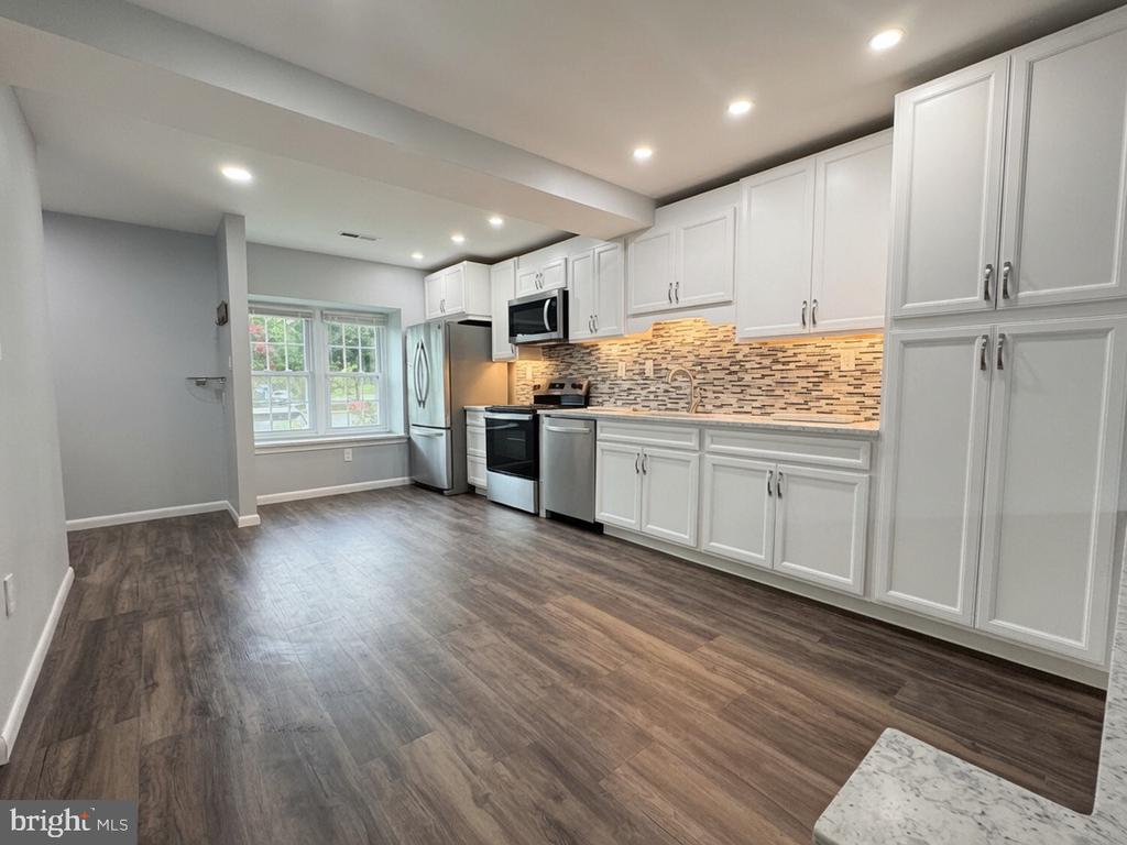 5817 BURKE MANOR COURT