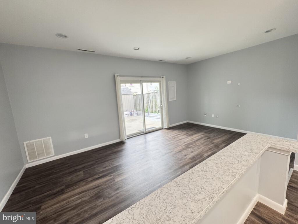 5817 BURKE MANOR COURT