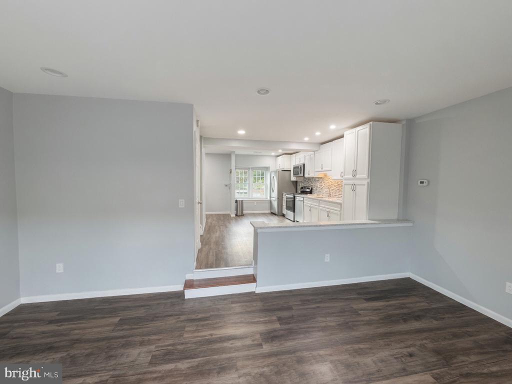 5817 BURKE MANOR COURT