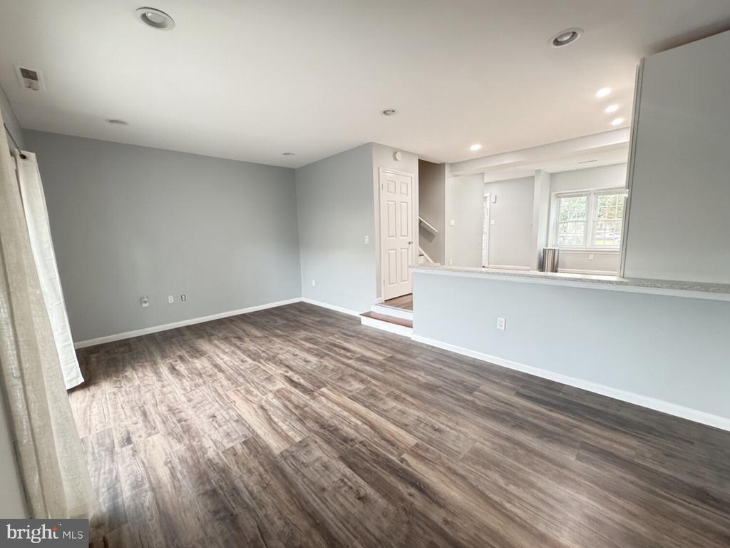 5817 BURKE MANOR COURT