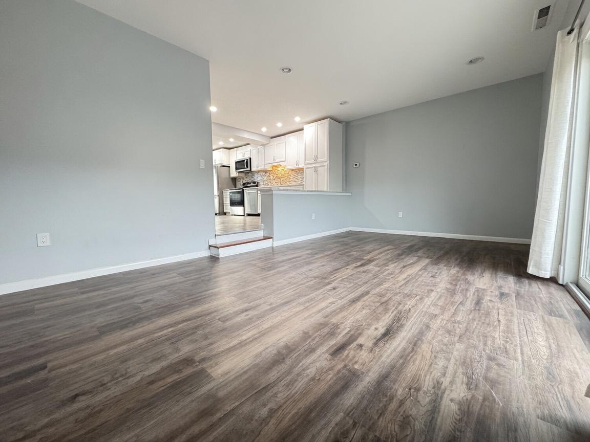 5817 BURKE MANOR COURT