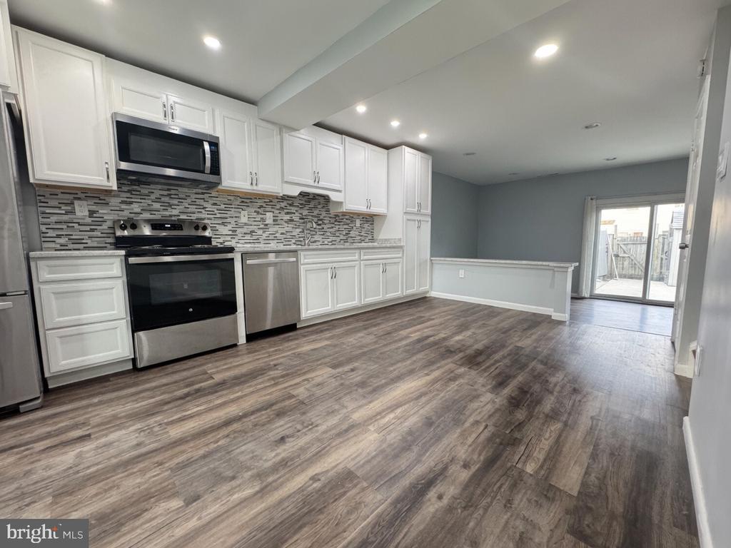 5817 BURKE MANOR COURT