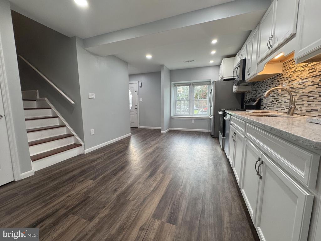 5817 BURKE MANOR COURT