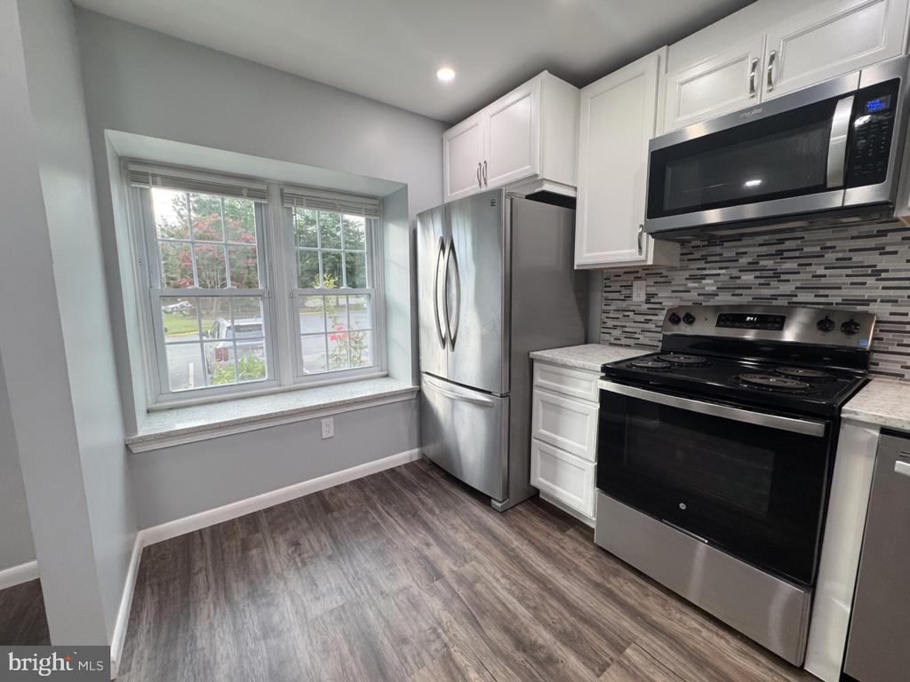5817 BURKE MANOR COURT