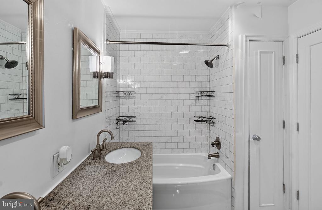 5905 NOBLESTOWN ROAD Unit: F
