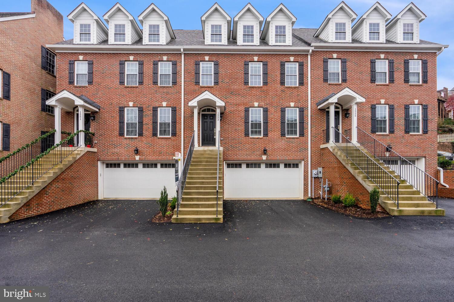 1553 RIVERTOWN PLACE