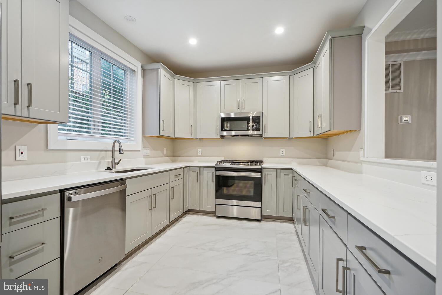 1553 RIVERTOWN PLACE