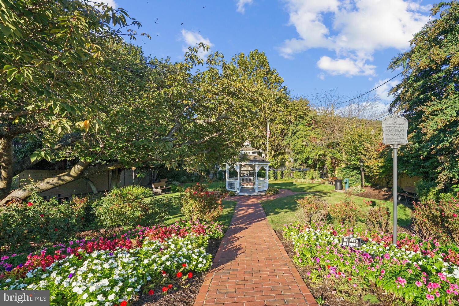 1555 RIVERTOWN PLACE