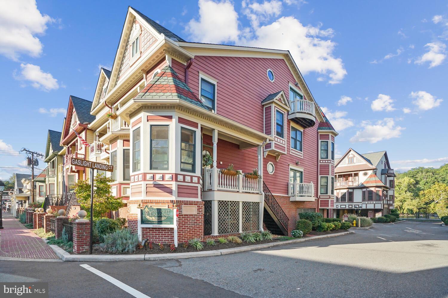 1555 RIVERTOWN PLACE