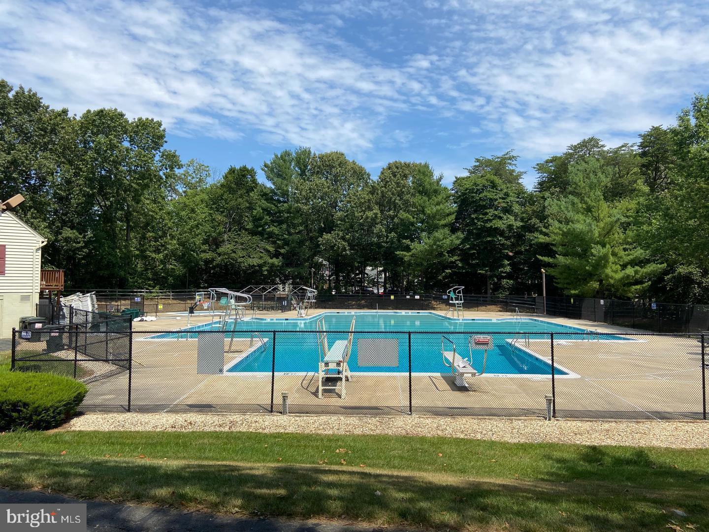 2720 CRABAPPLE COURT