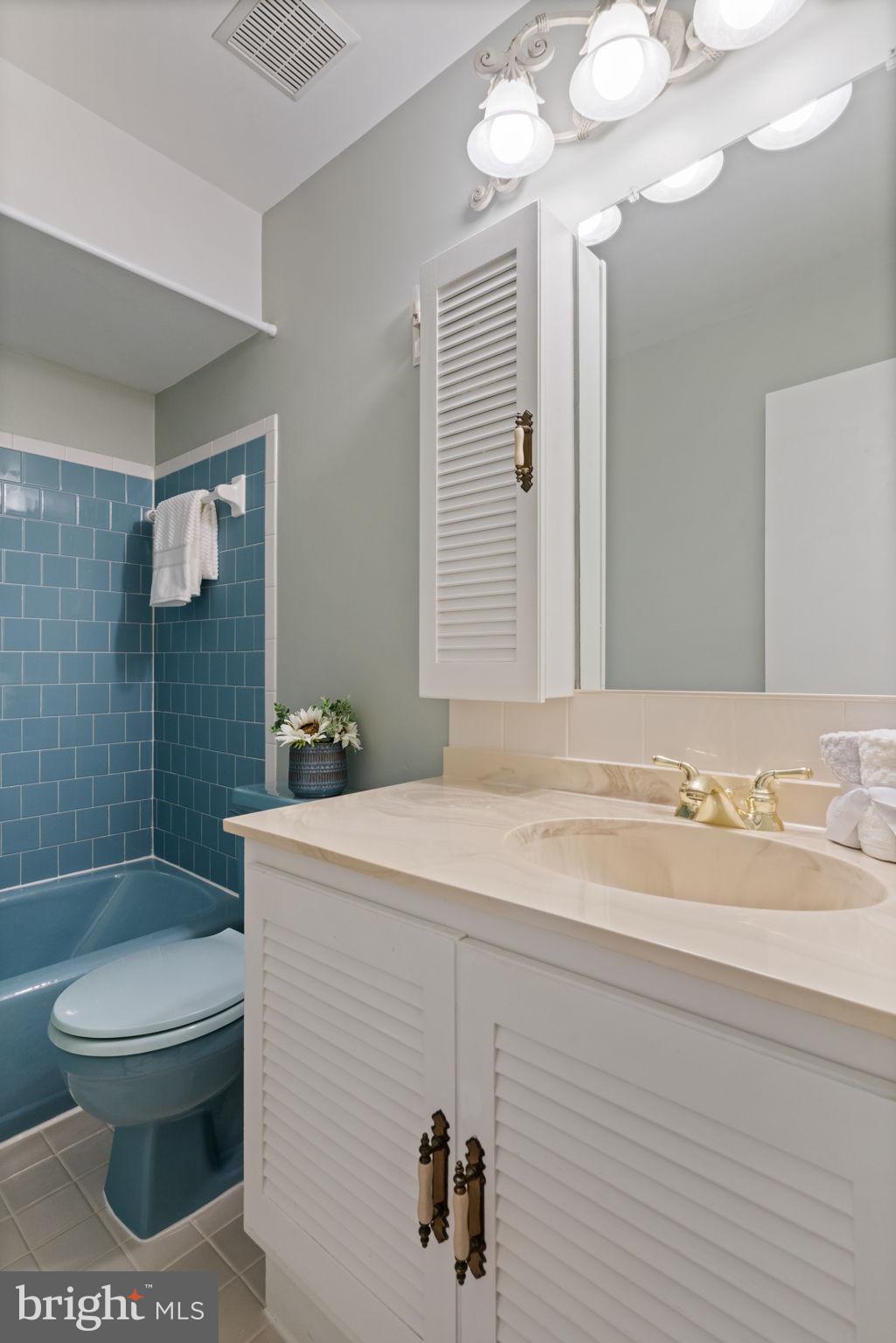 2720 CRABAPPLE COURT