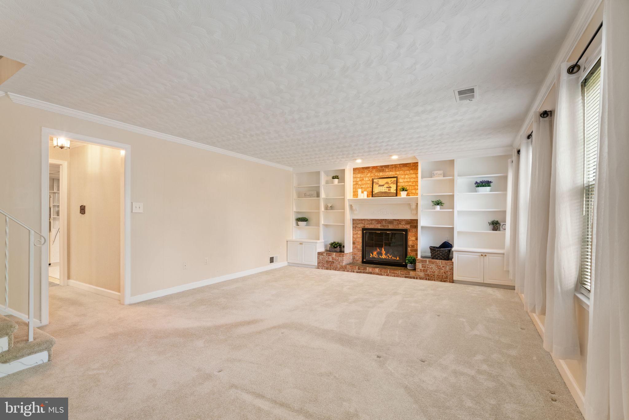 2720 CRABAPPLE COURT