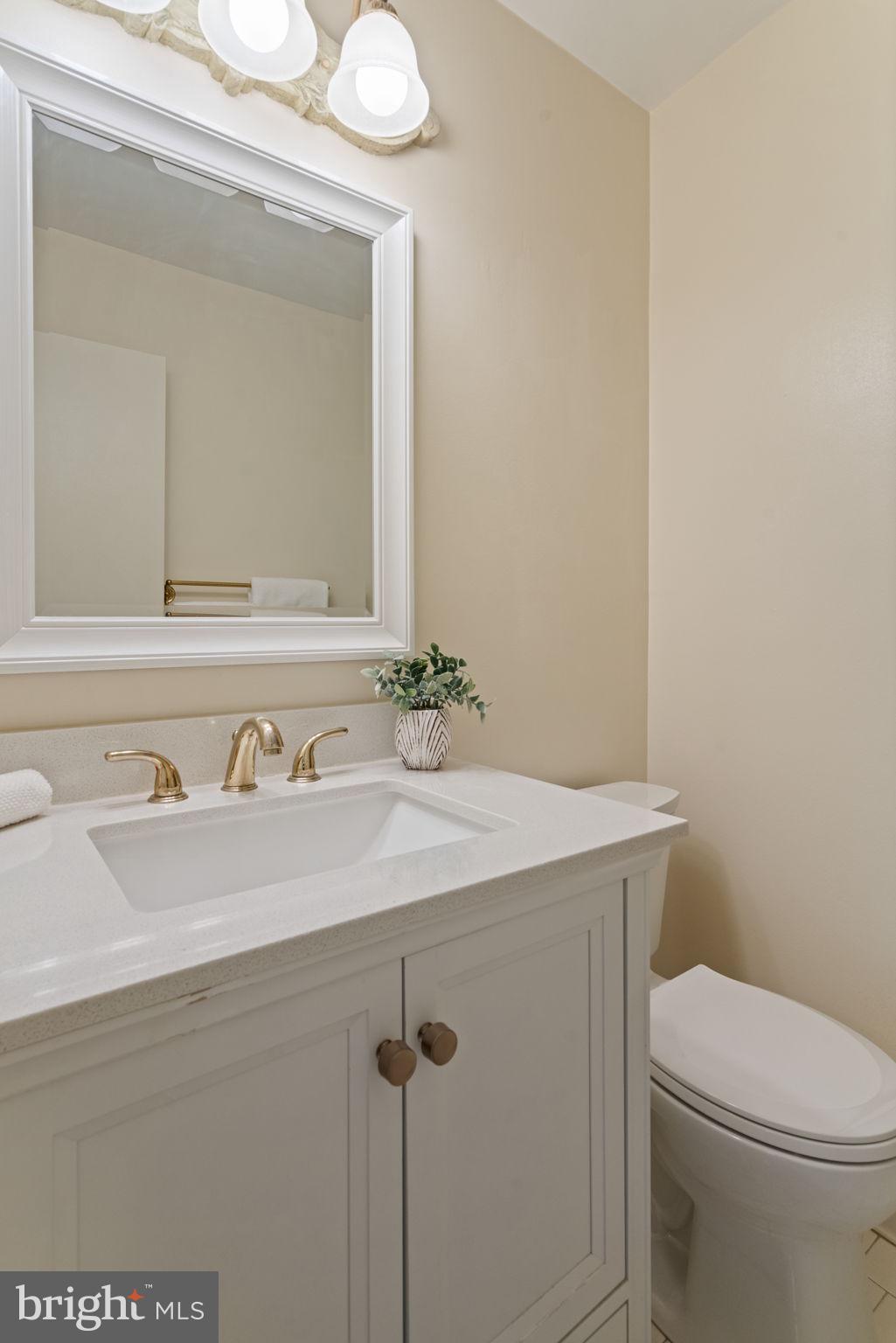 2720 CRABAPPLE COURT