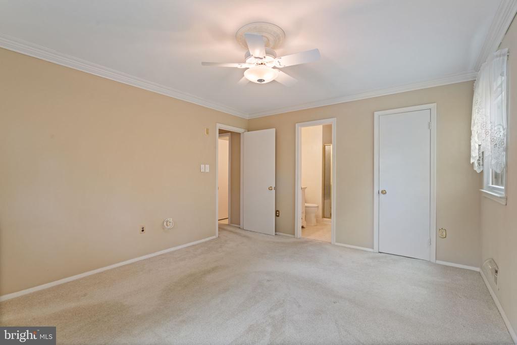 2720 CRABAPPLE COURT