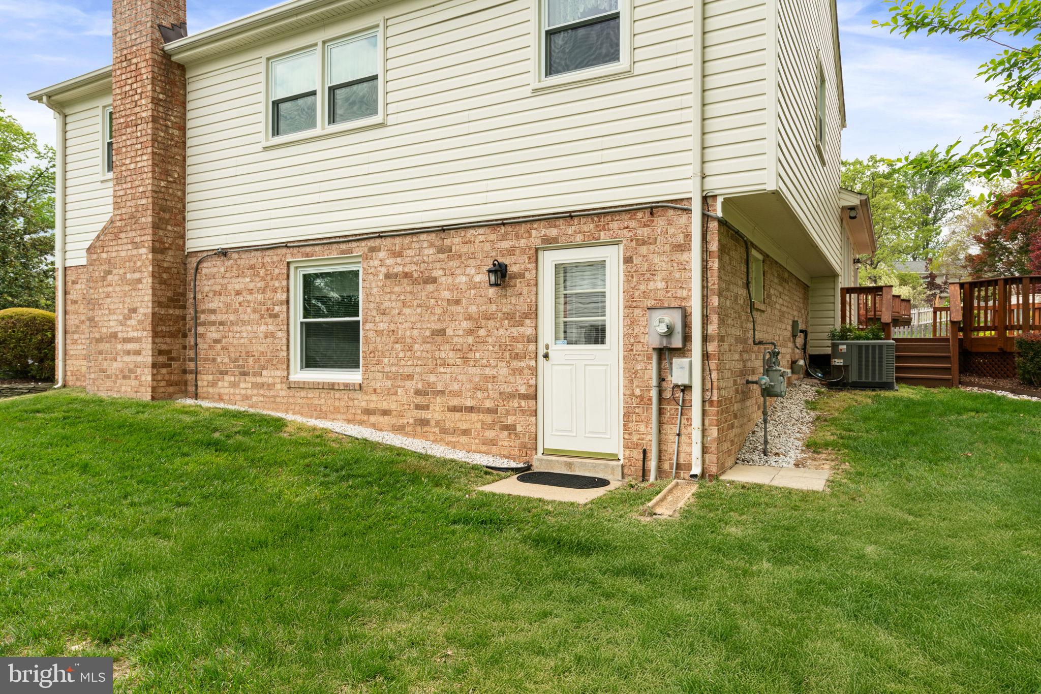 2720 CRABAPPLE COURT