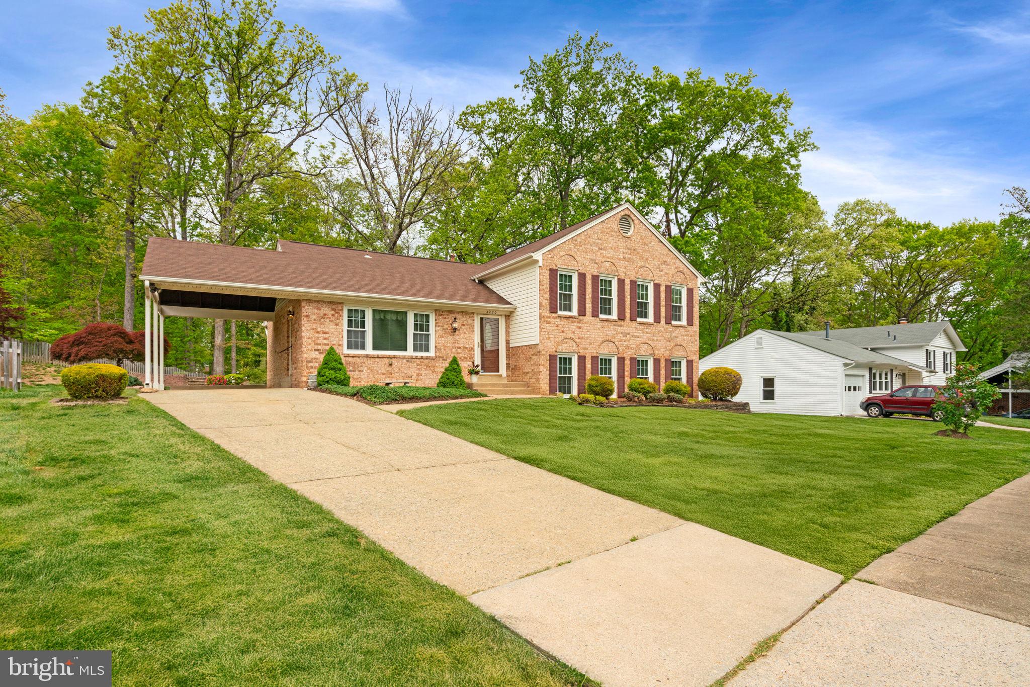 2720 CRABAPPLE COURT