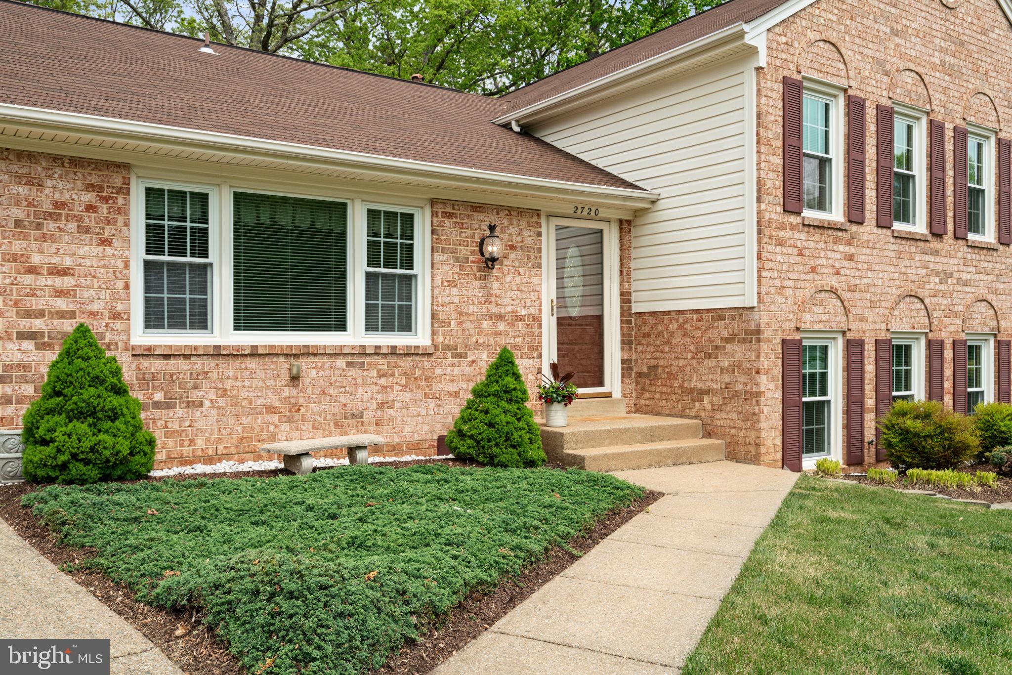 2720 CRABAPPLE COURT