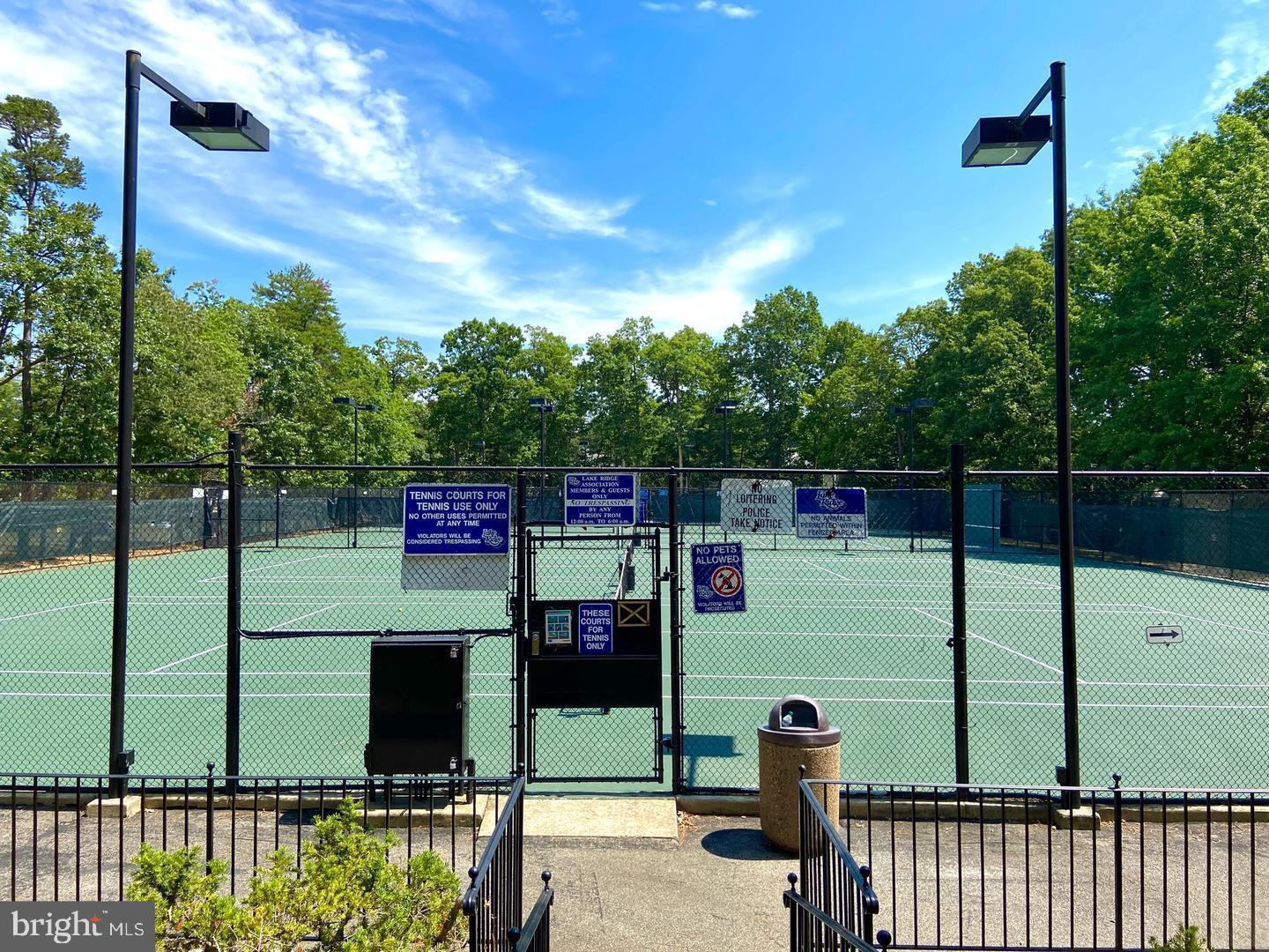 2720 CRABAPPLE COURT