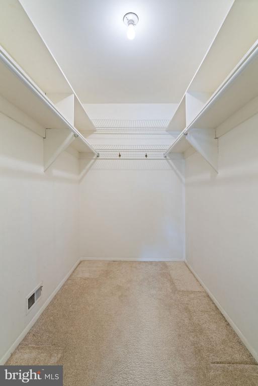 2720 CRABAPPLE COURT