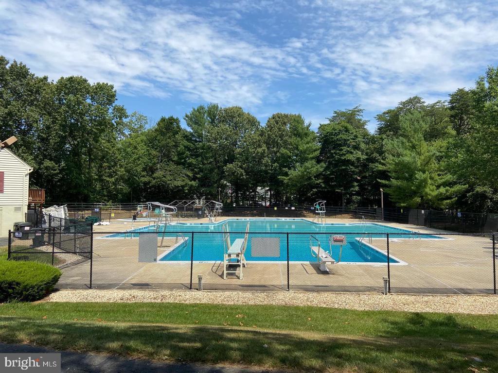 2720 CRABAPPLE COURT