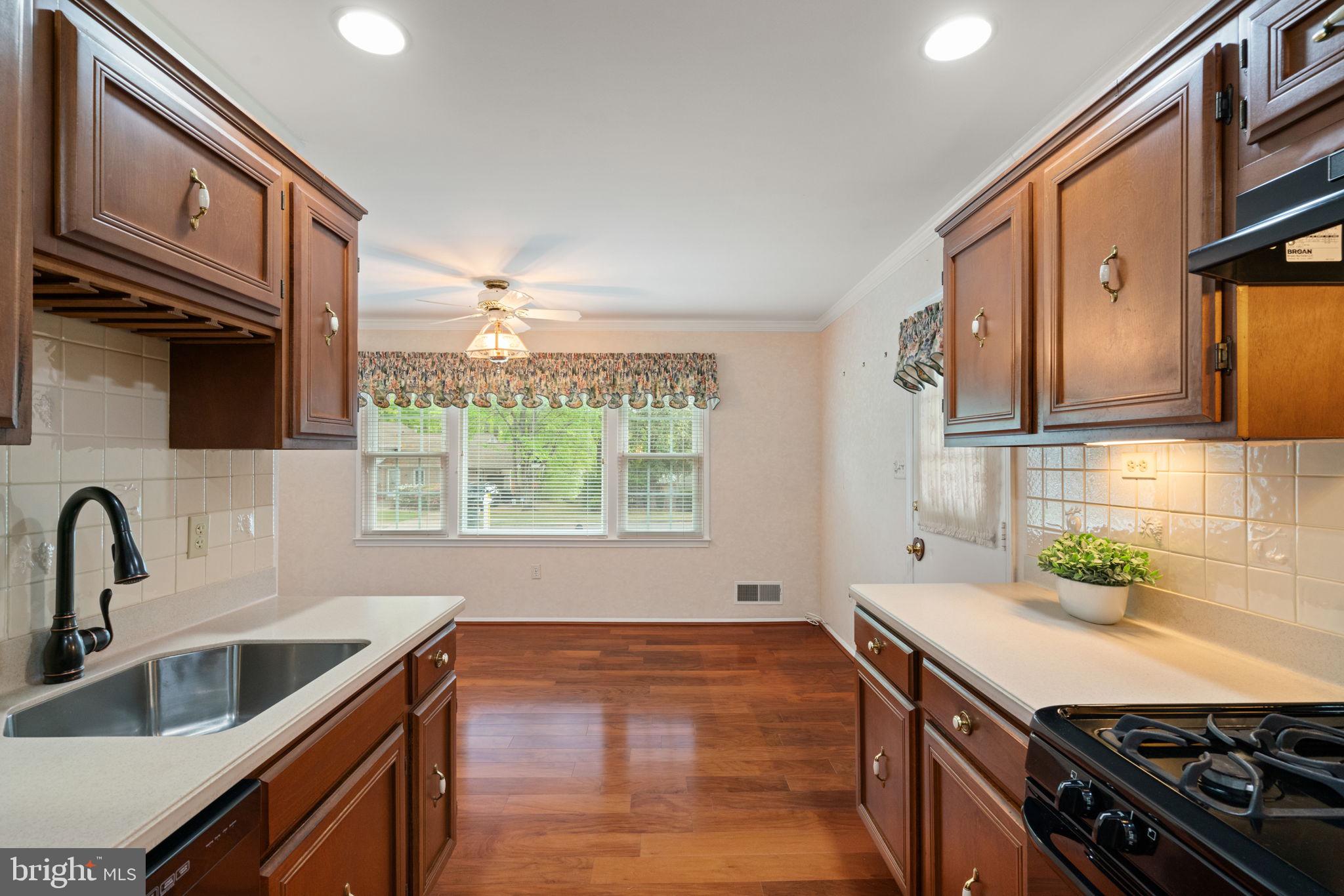 2720 CRABAPPLE COURT